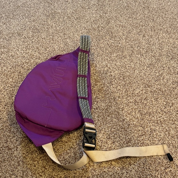 Kavu Vibrant Purple Sling Bag - Picture 3 of 6